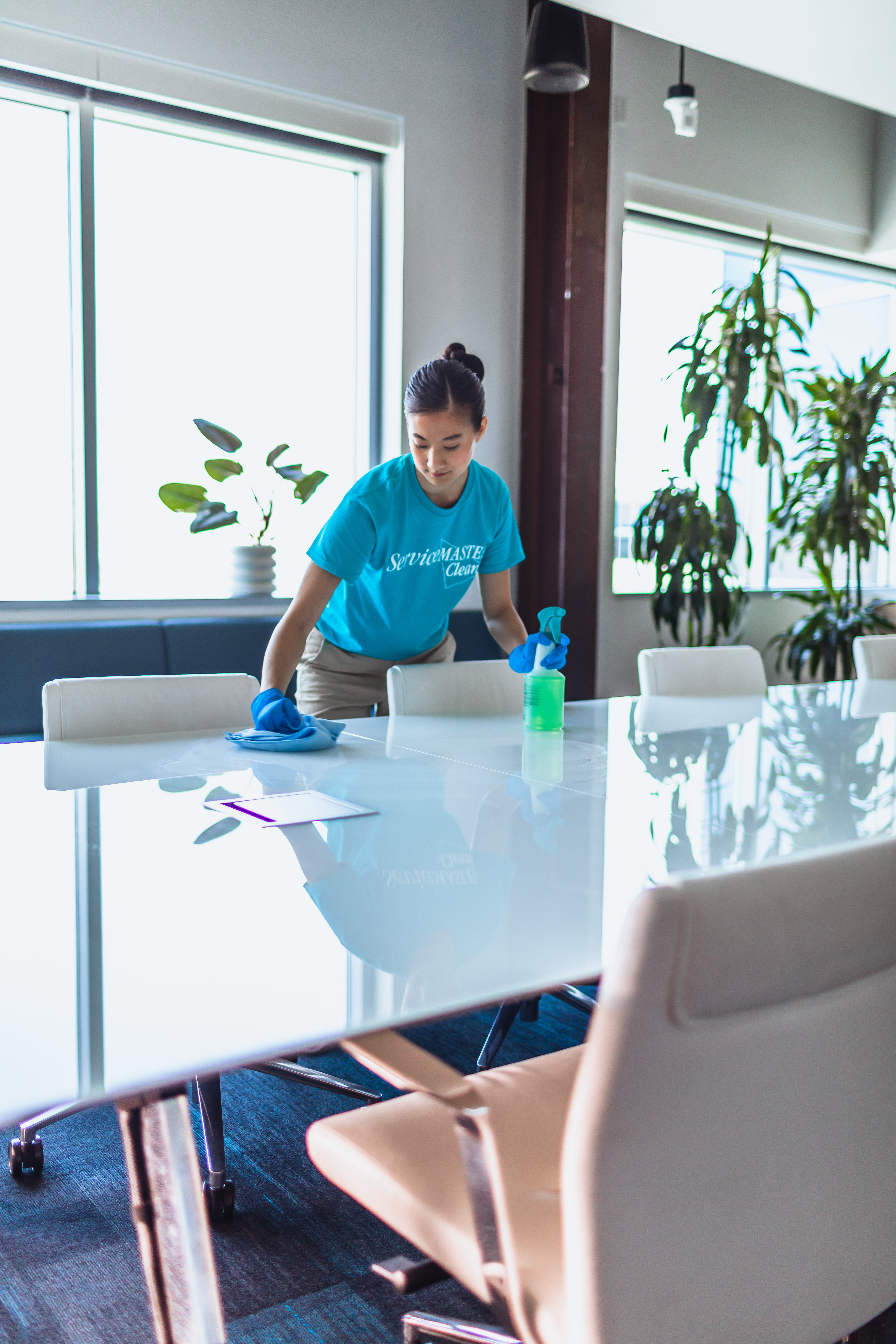 Lakeland cleaning company employee providing commercial cleaning services