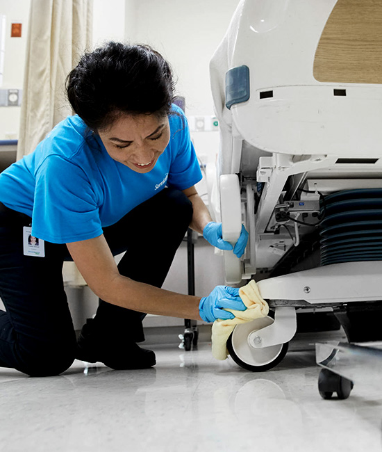 Lakeland cleaning company employee providing commercial cleaning services