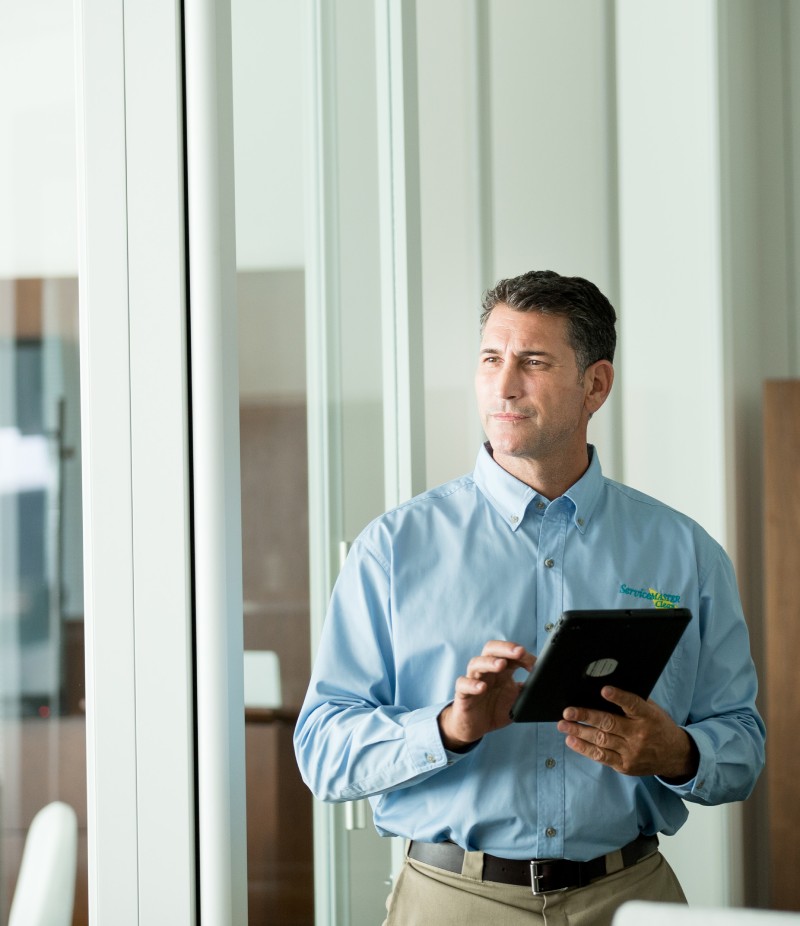 image of a commercial clean expert